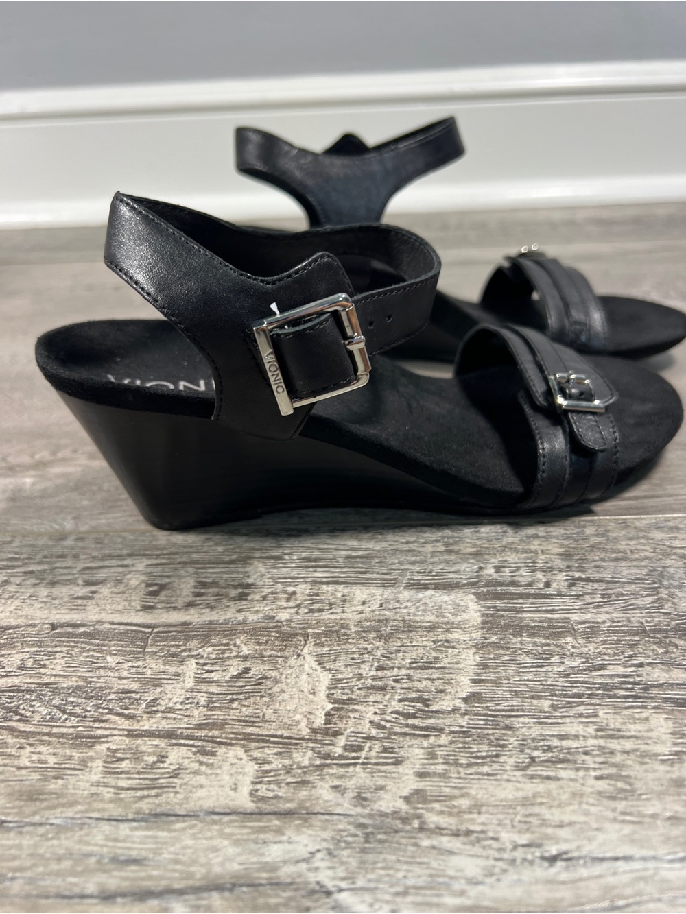 Vionic Noble Laurie Black Leather Wedge Sandals Women's Size 7 - Picture 3 of 7